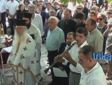 Τρίκαλα: Ο εθνικός ύμνος με κλαρίνο (βίντεο)